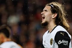 Yarek Gasiorowski, Valencia, 2024/25