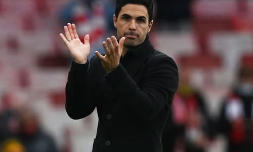 Mikel Arteta applauds Arsenal fans at end of 2020/21 season