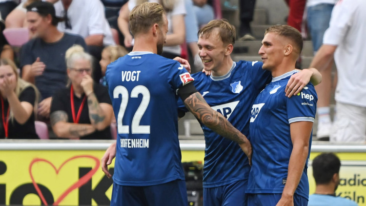 Max Beier (centre)