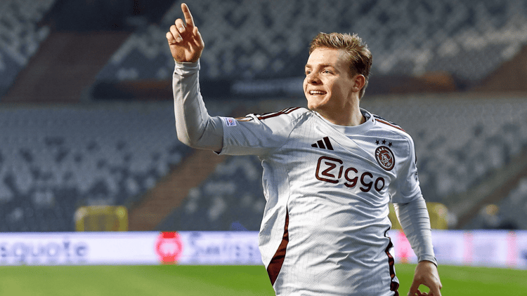 Christian Rasmussen ligt nog tot medio 2027 vast bij Ajax.