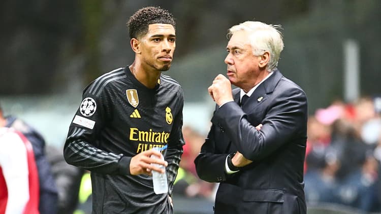 Carlo Ancelotti (rechts) samen met Jude Bellingham.