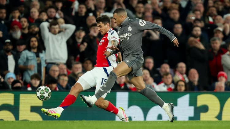 Kylian Mbappe is desperate for a no. 9 to play off.