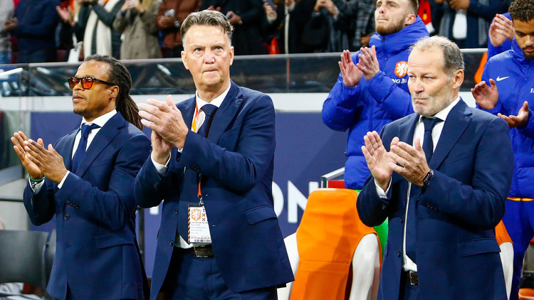 Edgar Davids, Louis van Gaal en Danny Blind tijdens Nederland - België