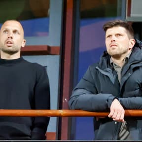 Ajax hakt knoop door en verlengt contract van oud-international tot medio 2027