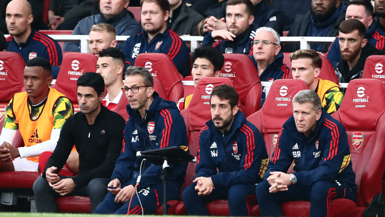 Albert Stuivenberg is sinds december 2019 de vaste assistent van Mikel Arteta bij Arsenal