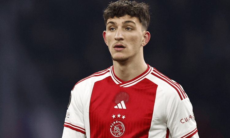 Ahmetcan Kaplan in het shirt van Ajax.