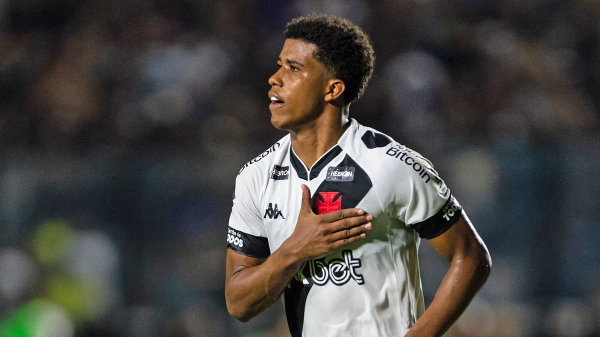 Andrey Santos - the "next Busquets"?