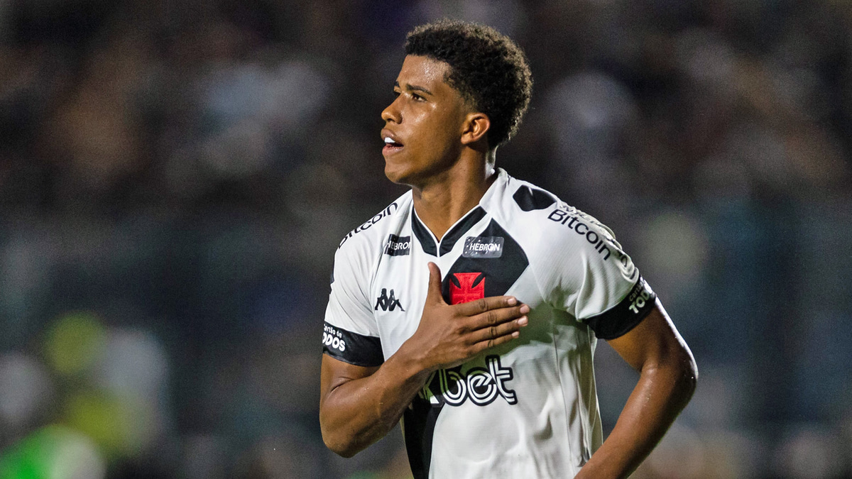 Andrey Santos - the "next Busquets"?
