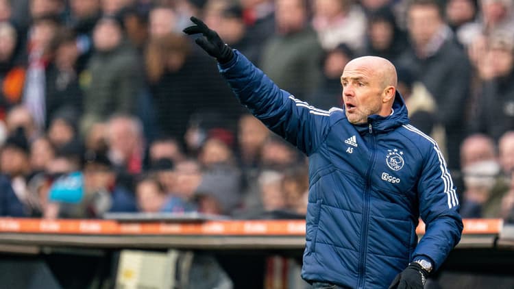 Edwin van der Sar vindt niet dat Ajax een fout heeft gemaakt door Alfred Schreuder aan te stellen.