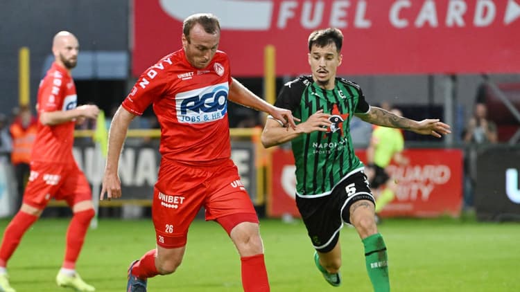 Boris Popovic (rechts) in actie voor Cercle Brugge.
