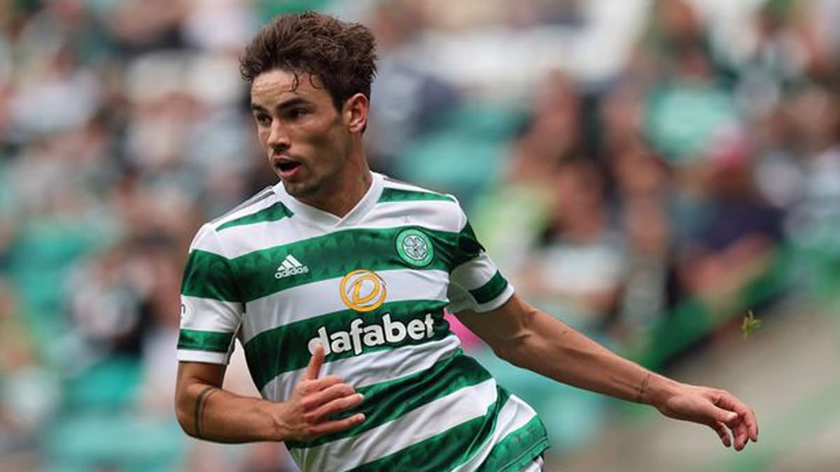 Matt O'Riley in action for Celtic.