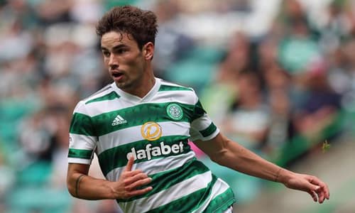 Matt O'Riley in action for Celtic.