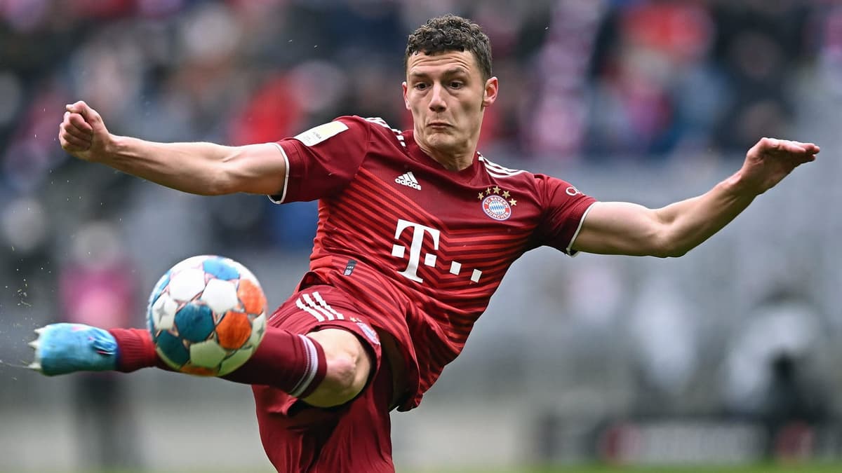 Benjamin Pavard in action for Bayern Munich.