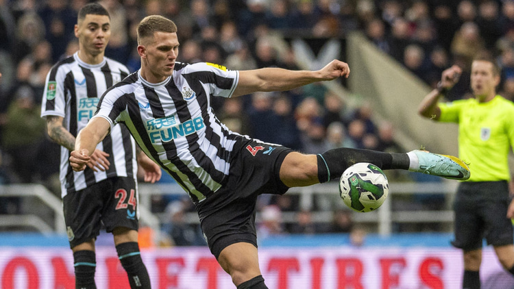 Sven Botman staat tot medio 2027 onder contract bij Newcastle United.