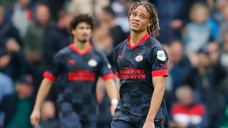 De teleurstelling valt van het gezicht van Xavi Simons af te lezen.