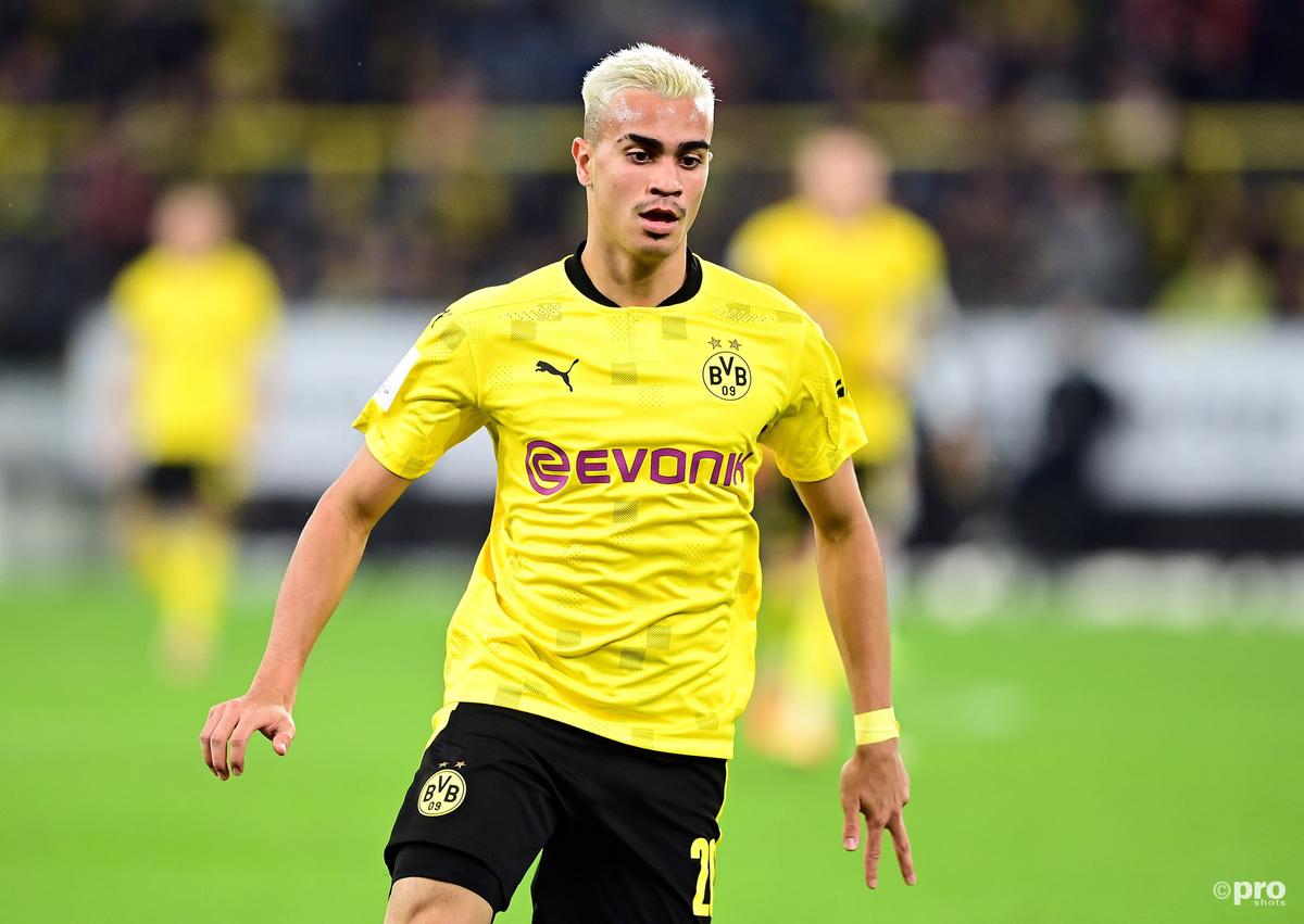 Reinier featuring in a match for Borussia Dortmund