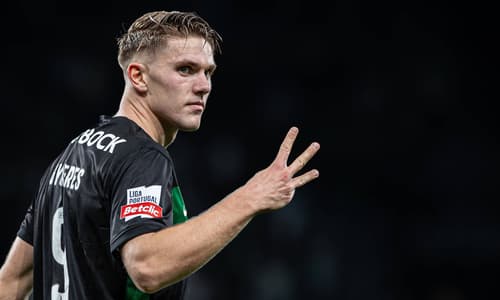 Sporting CP's Viktor Gyokeres celebrates completing his Champions League hat-trick against Manchester City