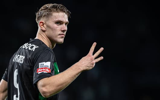 Sporting CP's Viktor Gyokeres celebrates completing his Champions League hat-trick against Manchester City