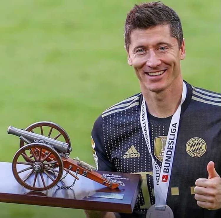 Robert Lewndowski, Germany's Footballer of the Year 2021