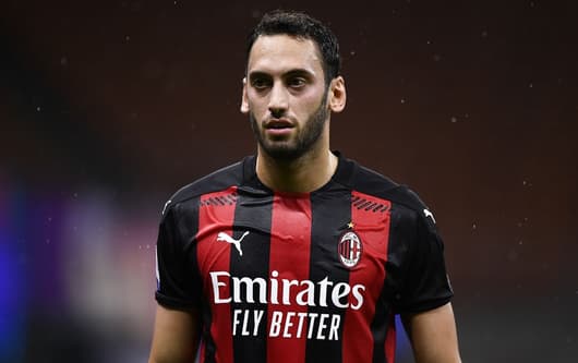 Chelsea face competition from Arsenal & Juventus for Calhanoglu