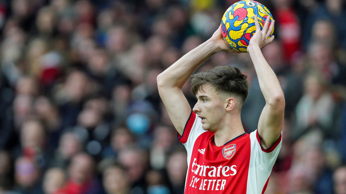 Kieran Tierney taking a throw-in for Arsenal.