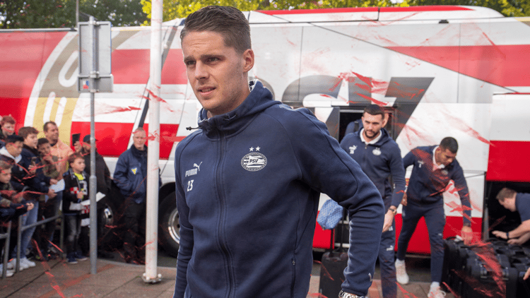 Joey Veerman was een van de uitblinkers in het duel tussen PSV en Ajax.