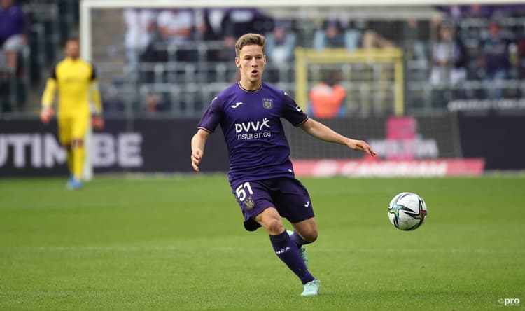 Yari Verschaeren in actie voor Anderlecht.