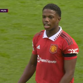 Engelse media branden Malacia volledig af: ‘Hij werd geterroriseerd’