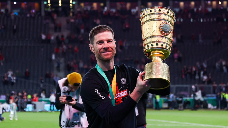 Xabi Alonso tilt de DFB-Pokal omhoog in dienst van Bayer Leverkusen