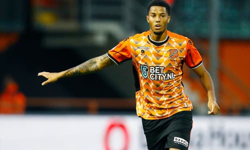 Xavier Mbuyamba tijdens de wedstrijd FC Volendam - Go Ahead Eagles