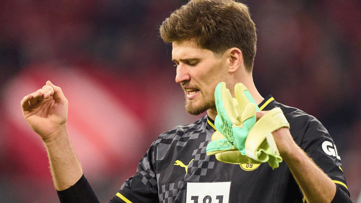 Borussia Dortmund goalkeeper Gregor Kobel