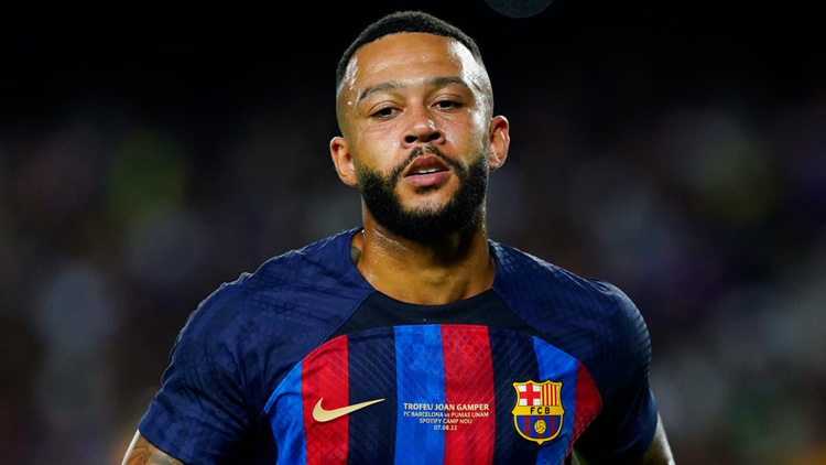 Memphis Depay in actie voor Barcelona.