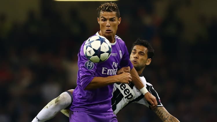 Dani Alves has never seen eye to eye with Ronaldo