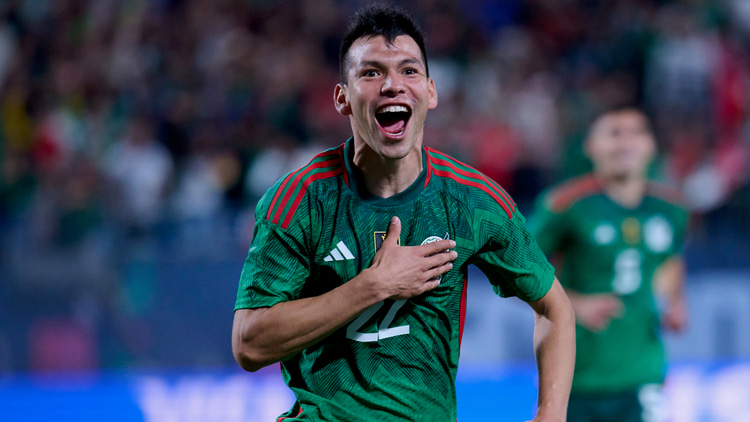 Hirving Lozano in action for Mexico