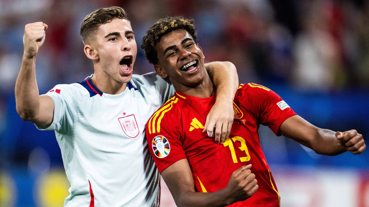 Chelsea are interested in signing Spain midfielder Fermin Lopez (left)