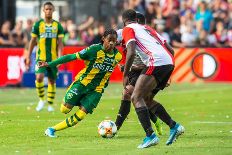 Summerville in actie bij ADO Den Haag tegen Feyenoord.