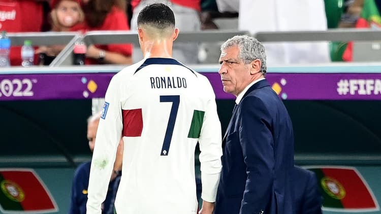 Santos speaks to a disgruntled Ronaldo