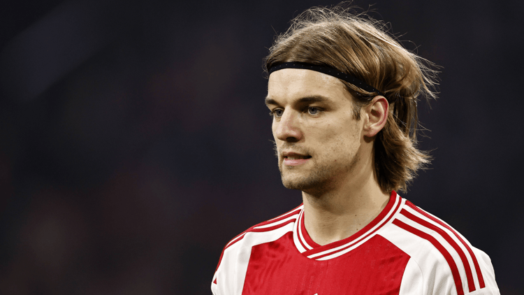 Borna Sosa is een van de spelers die mag vertrekken bij Ajax.