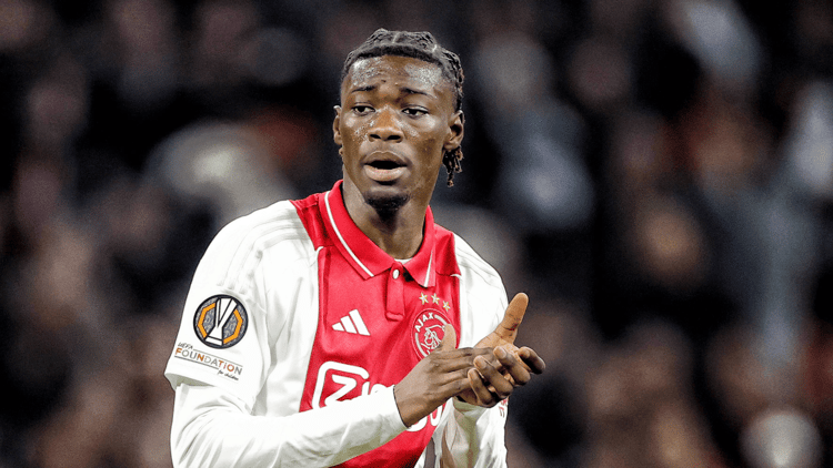 Don-Angelo Konadu in het shirt van Ajax tijdens een Europa League-wedstrijd afgelopen seizoen.