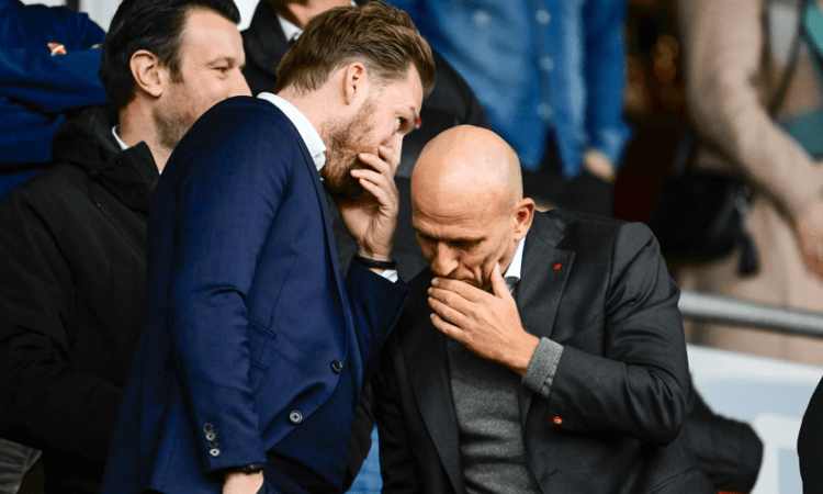 Alex Kroes samen met directeur voetbal Marijn Beuker