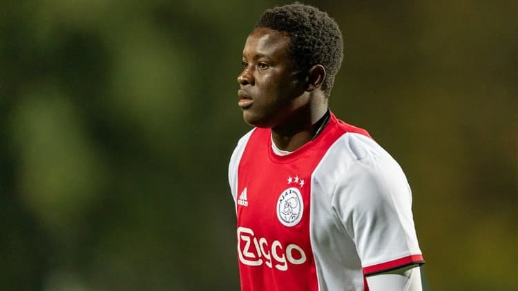 Hassane Bandé in het shirt van Ajax.