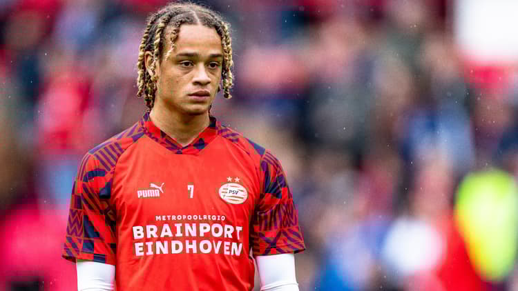 Xavi Simons in het tenue van PSV.