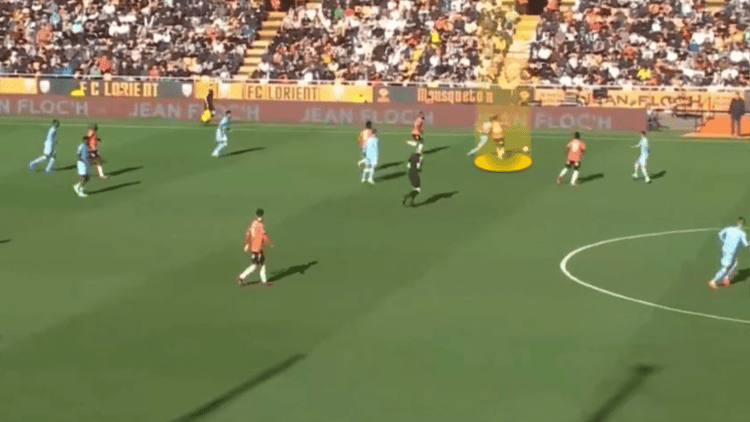 Le Fee positions himself well to push the ball out of play