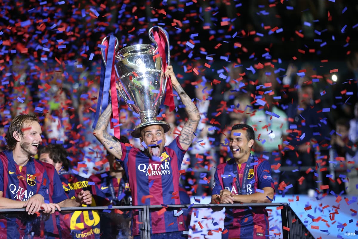 Dani Alves lifts the Champions League trophy for Barcelona in 2015/16