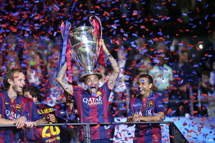 Dani Alves lifts the Champions League trophy for Barcelona in 2015/16