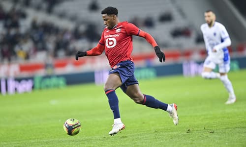 Jonathan David playing for Lille against Troyes in Ligue 1