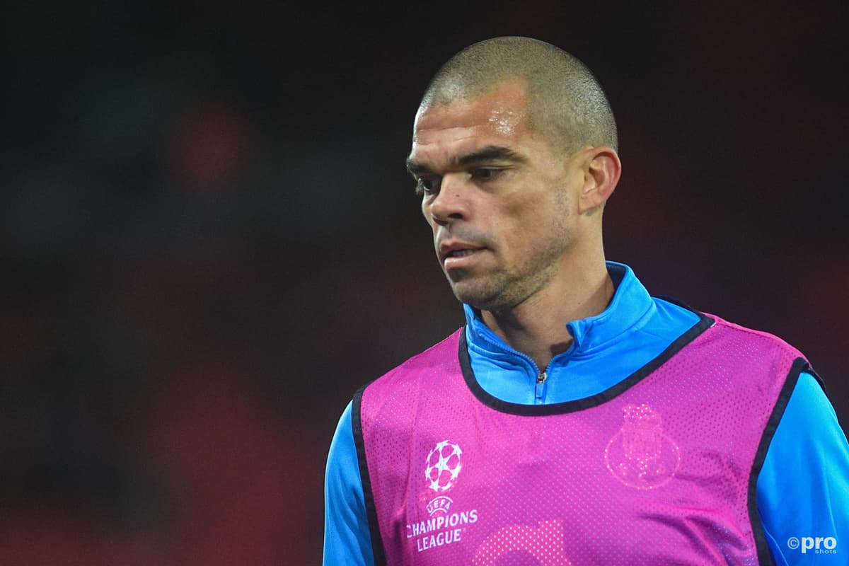 Pepe prepare for a Porto Champions League match.