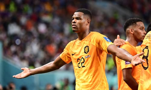 Denzel Dumfries in action for the Netherlands.