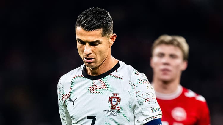 Cristiano Ronaldo in het shirt van Portugal. 