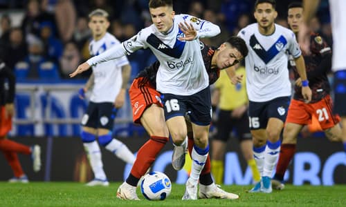 Maximo Perrone playing for Velez